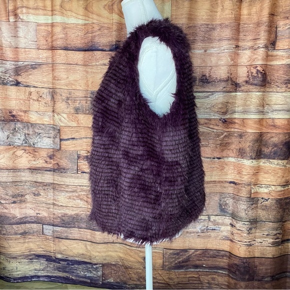 WD.NY Purple Faux Fur Nest - Picture 3 of 9